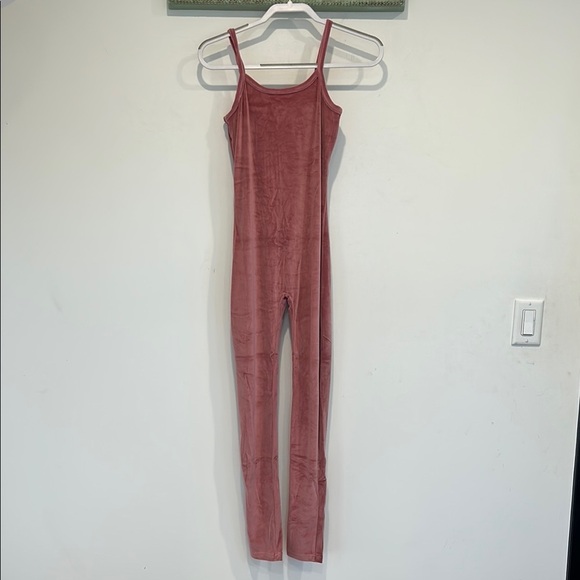 Brand New Emme Jordan Mauve Pink Velvet stretch Jumpsuit one piece medium - Picture 1 of 5